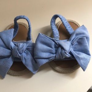Big bow baby sandal